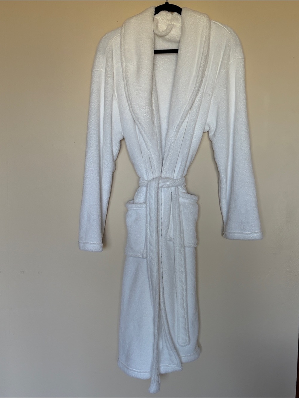 Classic White Plush Shawl-Collar Bathrobe